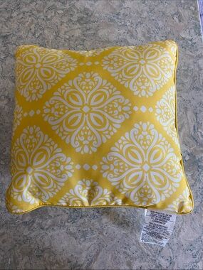2 Mainstays Yellow Decorative Throw Pillow White Pattern and Teal pillow